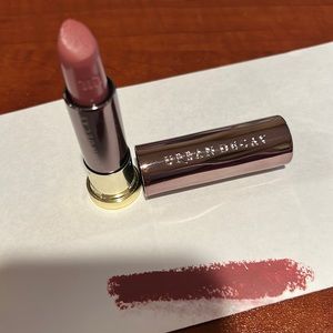 Urban Decay Hideaway Comfort Matte  lipstick